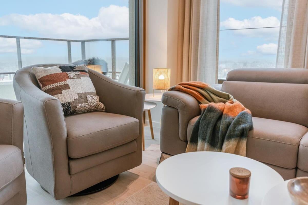 Huswell - With Fantastic View, Terrace And Parking *